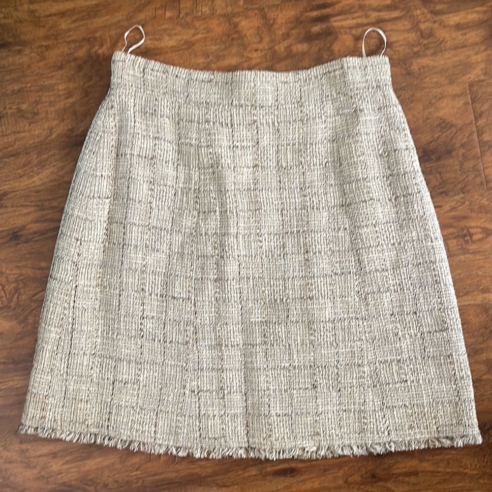 NEW Chanel Spring 2010 tweed mini skirt - Picture 6 of 7